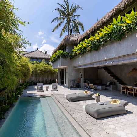 Вилла The Konkret Lombok Kuta  Экстерьер фото