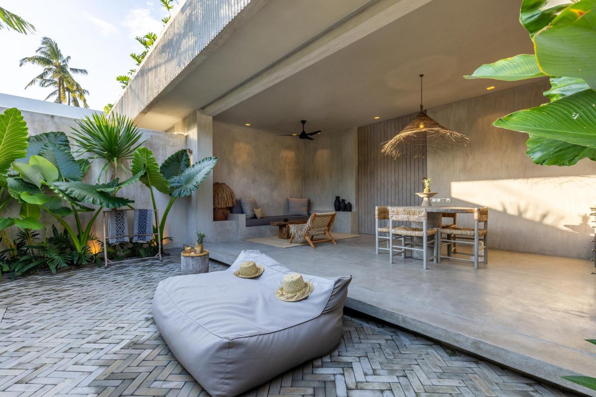 Вилла The Konkret Lombok Kuta  Экстерьер фото
